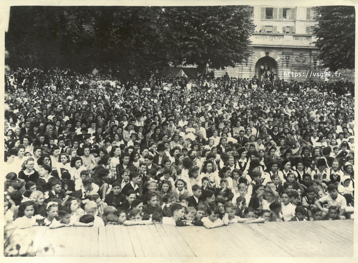 10 juin 1945 fête des mères dans le parc