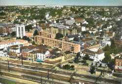 Vue mairie et rue Henri Leduc